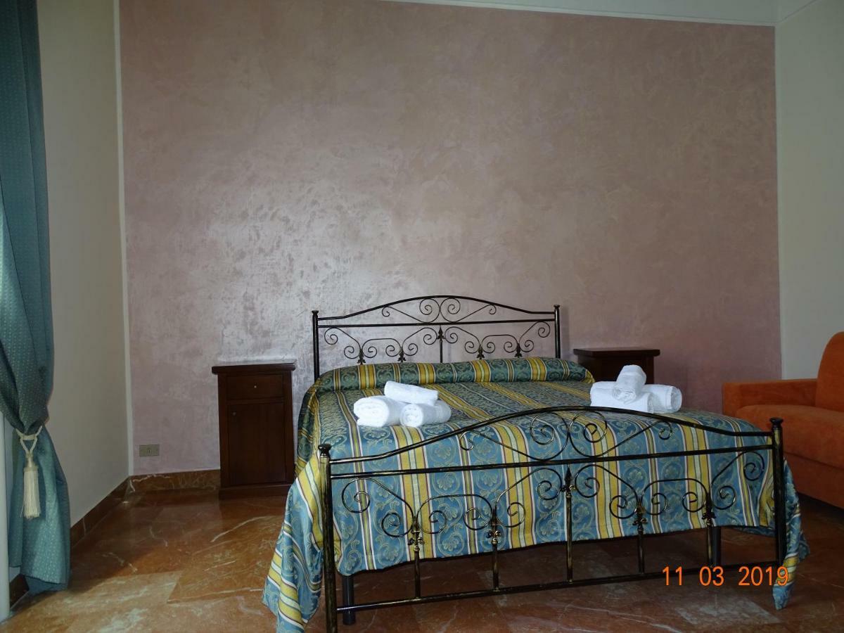B&B New Antico Palazzo Parabita Eksteriør billede