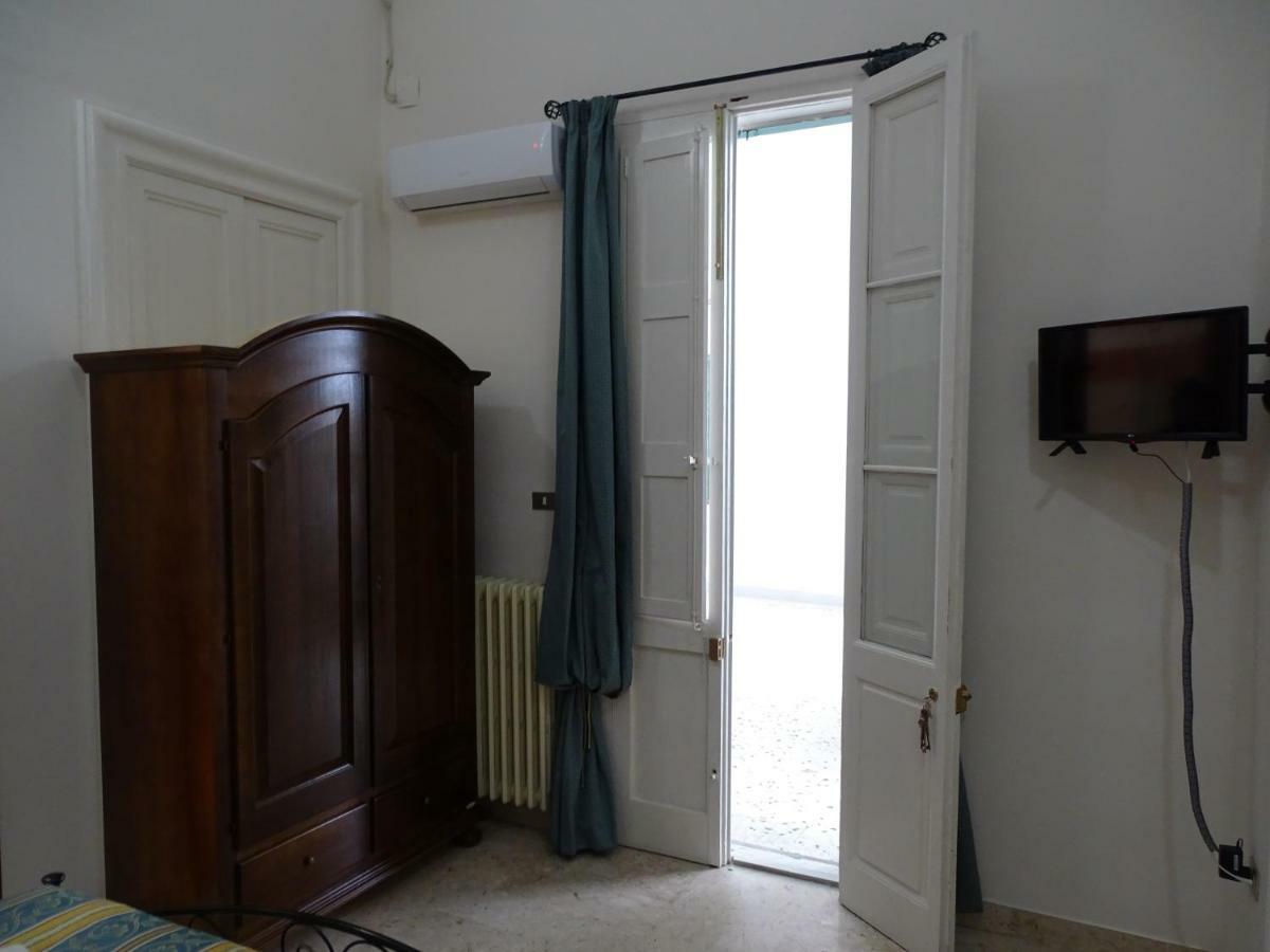 B&B New Antico Palazzo Parabita Eksteriør billede